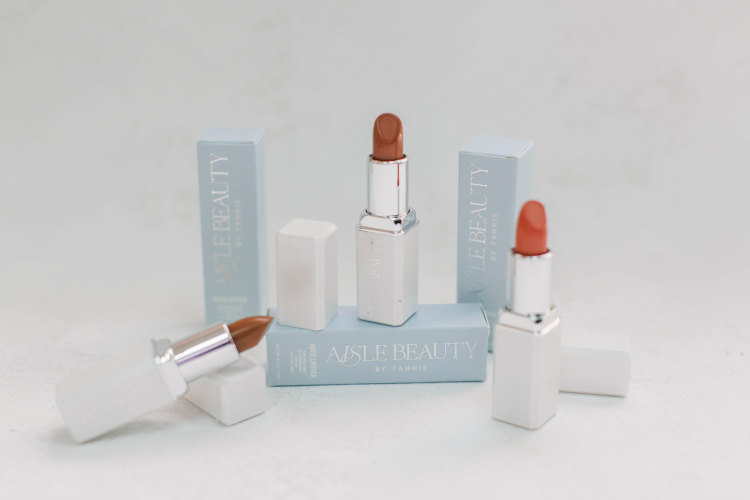 wedding lipstick, best wedding lipstick, bridal lipstick, perfect bridal lipstick, best bridal lipstick, neutral bridal lipstick, neutral wedding lipstick, lipstick for the wedding day, bridesmaid lipstick, bridesmaid proposal boxes
