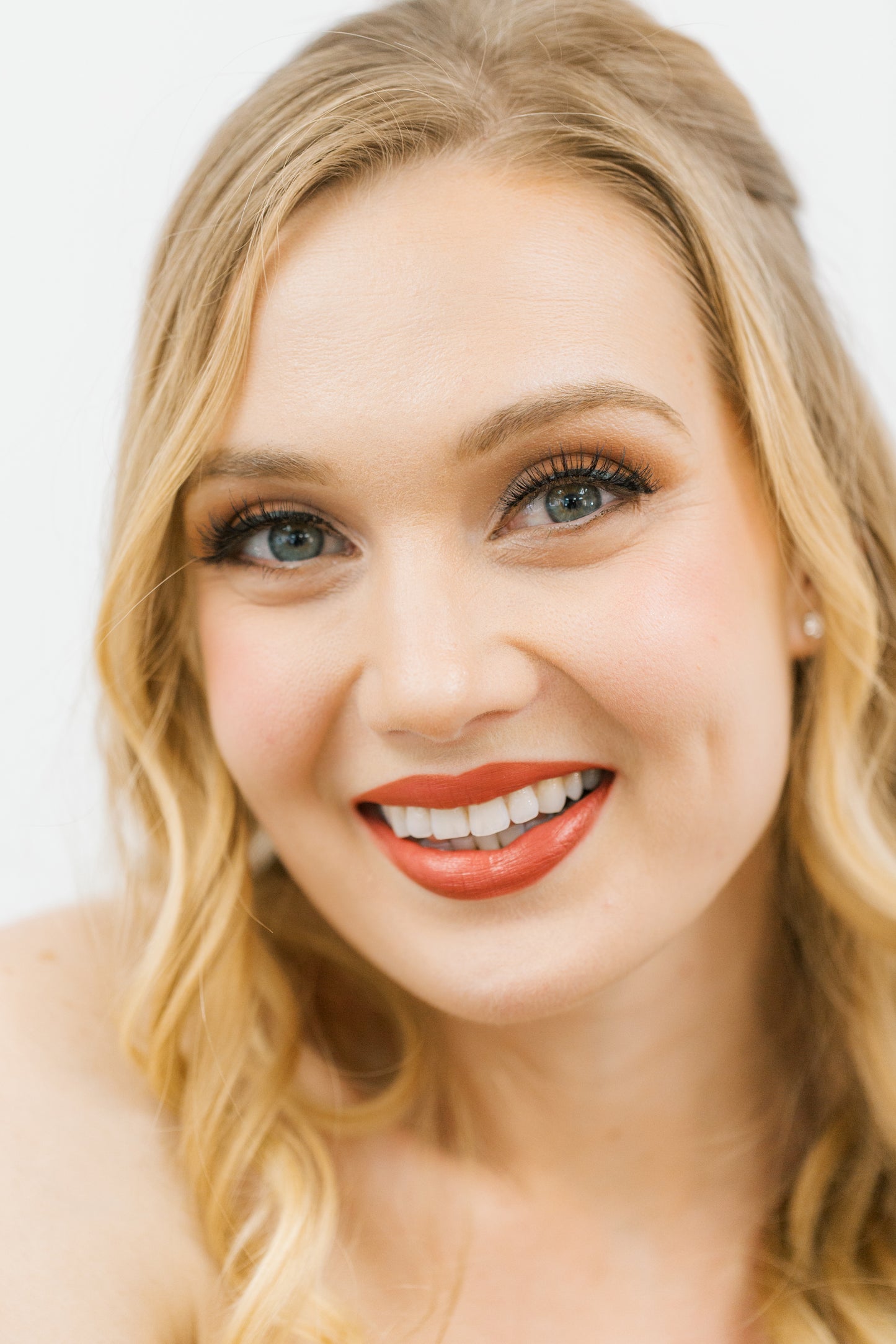 wedding lipstick, bridal makeup, bridesmaid gifts, bachelorette party, bride, engagement, bridal shower