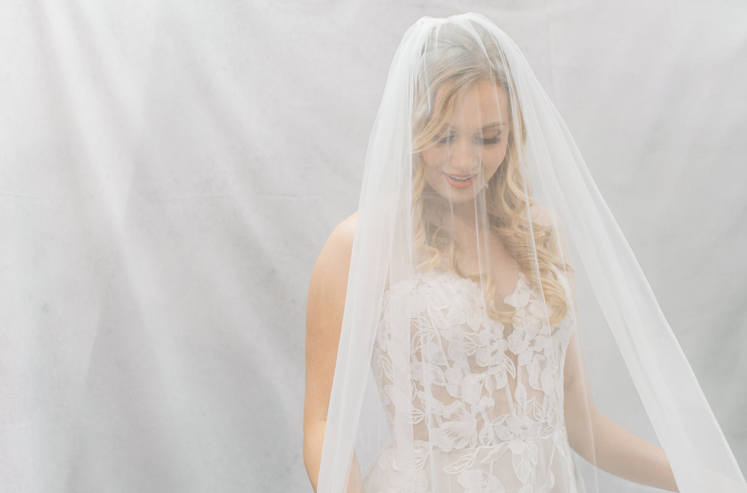 wedding lipstick, best wedding lipstick, bridal lipstick, perfect bridal lipstick, best bridal lipstick, neutral bridal lipstick, neutral wedding lipstick,  lipstick for the wedding day, bridesmaid lipstick, bridesmaid proposal boxes